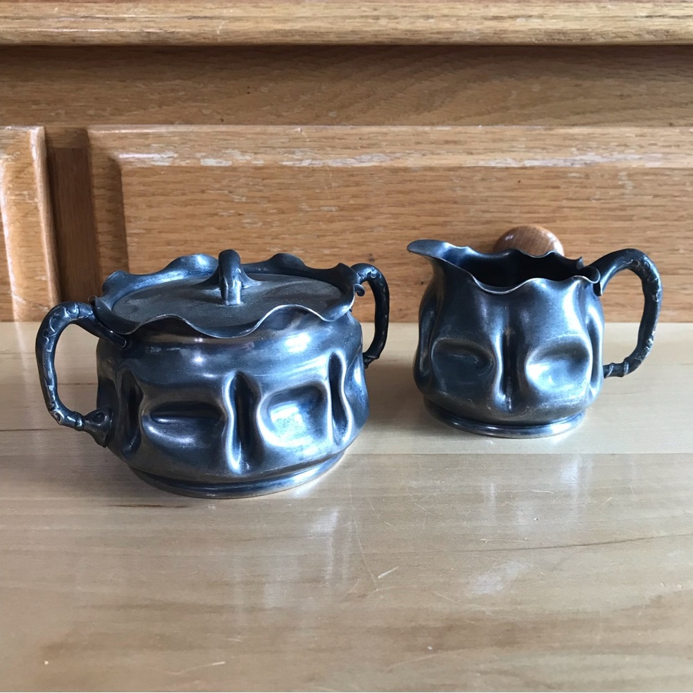 Pairpoint Quadruple Plate creamer and sugar